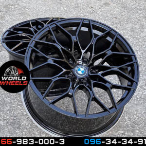 Replica B012 GLOSS_BLACK R17*7.5J PCD5*120 ET30 DIA 72.6
