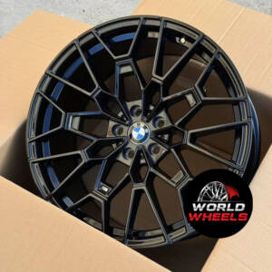 Replica B0384 GLOSS_BLACK R19*8.5J PCD5*112 ET25 DIA 66.6